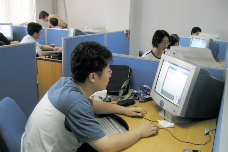 Developers working in the first Shinetech office in Beijing